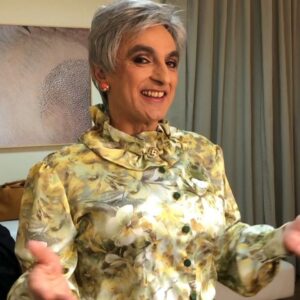 Vincenzo Salemme Instagram - Cari amici, il giorno è arrivato...Vi aspetto alle 21:20 su Rai2!! “DI MAMMA CE N’È UNA SOLA”❤️