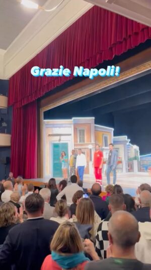 Vincenzo Salemme Instagram - #ultimareplica #soldout #teatrodiananapoli #napoletanoefammenapizza#tournée