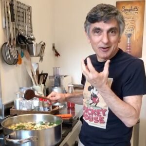 Vincenzo Salemme Instagram - Quanto è buono il minestrone! Favorite? 👨🏻‍🍳
(Il video continua scorrendo la pagina successiva➡️)