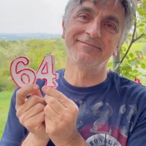Vincenzo Salemme Instagram - Per tutte quelle e tutti quelli (fortunatamente tantissime e tantissimi) a cui non ho potuto rispondere singolarmente. Graziee!!🎂❤️