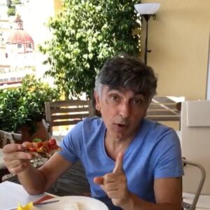 Vincenzo Salemme Instagram - Vedi Napoli e poi..mangi!😂 
E chest’è!❤️ #napoletanoefammenapizza