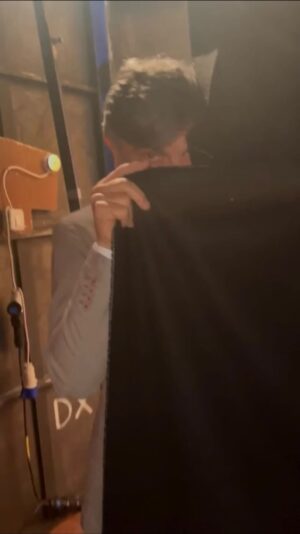 Vincenzo Salemme Instagram - Ecco cosa succede dietro le quinte🕺🏻😂 #napoletanoefammenapizza #tournée #teatro #milano #teatromanzoni #grazie #iovadoateatro #risate #dance #dietrolequinte #viaspetto