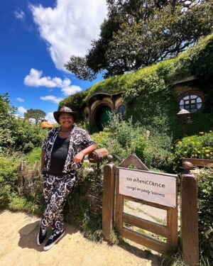Vinegar Strokes Instagram - When I tell you this was a dream come true…I MEAN IT!!! Had the BEST time at @hobbitontours in New Zealand! The set was incredible and completely surreal! The Hobbit house was magical and I just had the best living my Hobbit fantasy! If your a fan of LOTR and The Hobbit, you gotta come here! 

2 more month to go working on @themissbehaveshow on @virginvoyages before heading back home and still lots of adventures to get up to!! ❤️🧙‍♂️