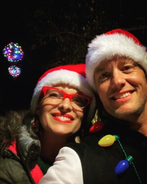 Vinessa Shaw Instagram - Merry Christmas 🎄🎁 
And #fbf to when our tree looked more spritely, and other Christmasy things. 
Hope you are all well and safe. Sending you comfort and joy. ♥️
#buddhistcelebratingchristmas