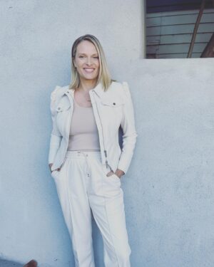 Vinessa Shaw Instagram - Ha! Rufus could not help himself. He had to get in the photo! Well, he is from a bloodline of show dogs! 🤦‍♀️😂 
Today’s press day for #theblazingworld. 🔥⚫️🐇