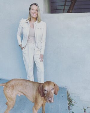 Vinessa Shaw Instagram - Ha! Rufus could not help himself. He had to get in the photo! Well, he is from a bloodline of show dogs! 🤦‍♀️😂 
Today’s press day for #theblazingworld. 🔥⚫️🐇