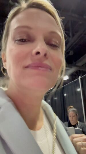 Vinessa Shaw Instagram - The moment you realize it’s not the song you’re hearing… 😂 #inlivingcolor