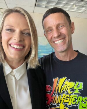 Vinessa Shaw Instagram - Thanks to @todayshow Extra for reminding us that in a few days it’ll be 29 years (!) since the release of #hocuspocus. You guys still love it! Happy to have this reunion with my faves @dankster_omz @jasonmarsden (via zoom) and reminiscing. #todayshowextra. Clip of the show is in my stories. I couldn’t figure out how to do it in this post without the format getting all weird! 🤷‍♀️ Shows how often I post! 😂