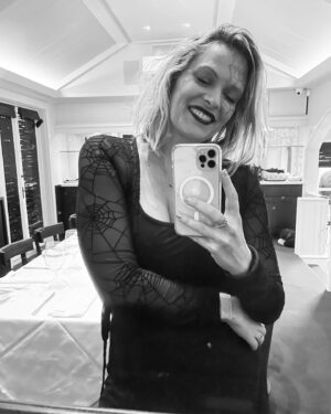 Vinessa Shaw Instagram - 💛 Our family is always so last minute and last night wasn’t an exception. 😂. Thank goodness our friends helped to piece together some costumes…I was pretty much spinning my web on the move! 🕸🇸🇪 ⚔️ 🇩🇰 👻 #halloweenfun