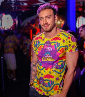 Vini Büttel Instagram - Existe Carnaval em SP♥️ #existecarnavalemsp
