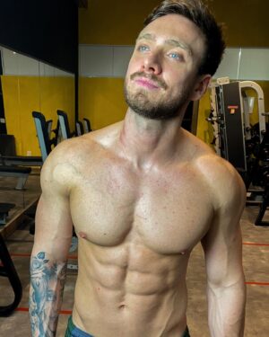 Vini Büttel Instagram - É trabalhar para criar a resiliência de não perder o foco, seja qual for💎⛏#everydaythehardway