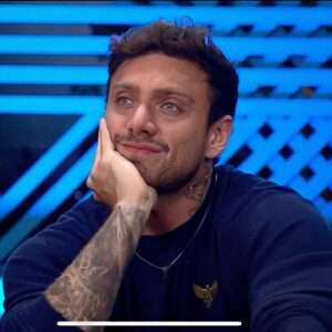 Vini Büttel Instagram - Estamos em mais uma roça! Pois é, mais uma roça pra conta e mais uma vez o medo de participar da prova com o Vini foi altíssimo. Com isso, nosso peão foi vetado da prova do fazendeiro e está diretamente nas mãos do público e dos seus desejos. A votação para salvar o Vini da roça abre nesta quarta-feira (26) e nós quanto equipe, contamos com todos vocês para votarem bastante para o Vini ficar 💙⚔️

#FicaVini #AFazenda14