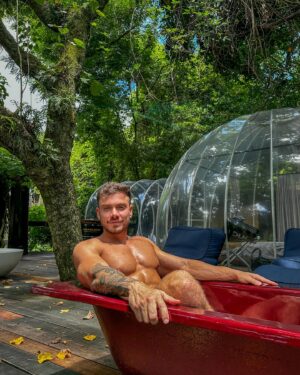 Vini Büttel Instagram - Final de semana incrível: corpo, mente e alma energizado. As vezes é bom nos perdermos para nos encontrarmos. Tava mais do que precisando. Obrigado @cabanahome por essa experiencia única♥️🏕️