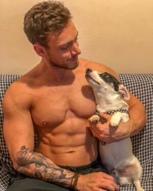 Vini Büttel Instagram - Fica assim não, Peter... a cachorra vai voltar😜🐶