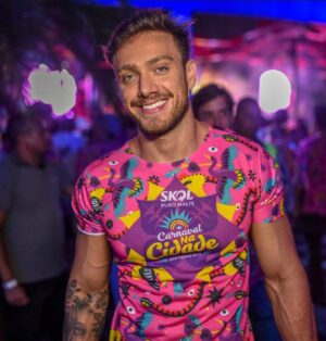 Vini Büttel Instagram - Dia de TBTesão e para dizer que vai ter @carnavalnacidade sim! Se prepare que o Jockey de São Paulo vai ferver dia 26,27 e 28 de fevereiro e dia 1º de março!🔥 Acesse a Ingresse, use meu cupom Buttel e garanta 5% de desconto para curtir aquela folia cmg! 👯‍♂️ @fishfireideas @carvalheira #existecarnavalemsp #carnavalnacidade