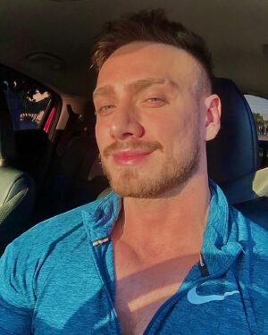 Vini Büttel Instagram - Uma selfie clichê para gerar conteúdo🤳🏻