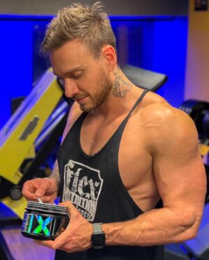 Vini Büttel Instagram - Olhei(1)->Bateu(2)💪🏻 e bateu tanto que vou SORTEAR o mais novo lançamento da @atlheticanutrition : Pré- Treino X HD!🔥 E se voce mora em Sp-Capital, ainda rola aquele treino cmg! Pra participar, aquela velha e boa blogueiragem: Tem que seguir a @atlheticanutrition e quanto mais comentar, mais chances! Sorteio rola domingo a noite, aviso nos stories. Ate lá😘