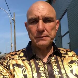 Vinnie Jones Instagram - Albi the Albanian Gangster and his shirt on the streets of New York. 
On set @nbclawandorder 💥 @nbc 

#organizedcrime #lawandorder #fashion