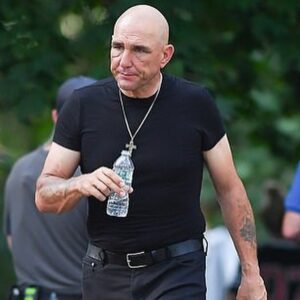 Vinnie Jones Instagram - @dailymail captures first look at Albi the Albanian behind the scenes in New York on @nbclawandorder @nbc “looking ripped” 😂👊🏻 

Link in my bio 

#behindthescene #organizedcrime #lawandorder #NewYork #dailymail