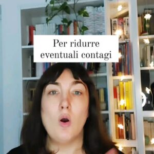 Viola Carofalo Instagram - Avete fatto il tampone? Siete positivi? Bhe non siete soli (no, io per fortuna no 🤘 ma molti dei miei conoscenti lo sono). Ma siamo sicuri che tamponarsi sia una questione di responsabilità individuale e un costo che dobbiamo sopportare noi come privatə cittadinə? Io dico di no.
Negli USA stanno per inviare 500 milioni di tamponi gratuiti alla popolazione. Significa che si può fare se c’è la volontà politica, anche da noi in Italia.