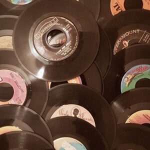 Virginia Maestro Instagram - En el primer episodio de Café Sonoro, José Ángel nos compartirá el Top 10 británico de la semana del 14 de marzo de 1964 en la sección musical.

Disponible el viernes 22 en @ivooxcom.

#podcast #topten #musica #cafesonoro #cafesonoropodcast #conversaciones #ivoox