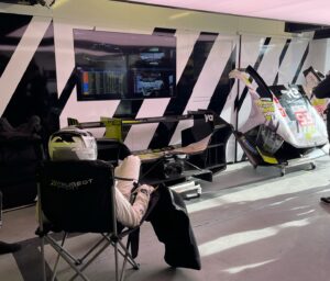 Virginie Philippot Instagram - Un week-end au cœur de la légende des 24 Heures du Mans avec @peugeot. Tellement reconnaissante pour cette opportunité. 🥹♥️

 #24hlemans #peugeotsport #peugeot9x8 #WEC #lemans24