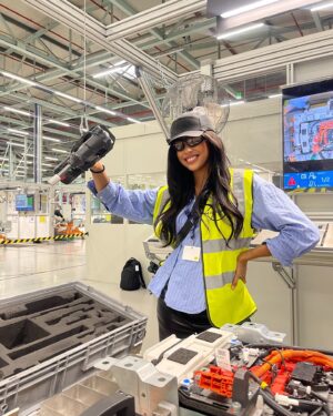 Virginie Philippot Instagram - Découvrez la révolution e-POWER de @Nissan !

🔋 Avec sa technologie hybride unique, e-POWER combine l’efficacité d’un moteur électrique avec la commodité d’un moteur à essence, offrant une conduite plus fluide, plus puissante et plus respectueuse de l’environnement. 

Plus besoin de prise de recharge, le moteur thermique recharge la batterie pour une autonomie sans souci et des émissions réduites. Innovant, non ?

#Nissan #ePOWER #Innovation #Technologie #Hybride #MobilitéDurable #ConduiteÉlectrique #VoitureÉcologique