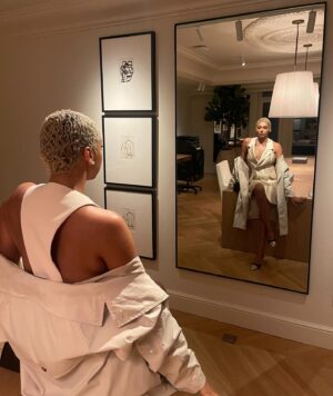 Virginie Philippot Instagram - Soirée d’inauguration de Restoration Hardware ✨with my bestie 
•
•
• Look by @ef_brussels 💕
•
•

#RH #HOME #decoration #interiordesign