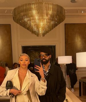 Virginie Philippot Instagram - Soirée d’inauguration de Restoration Hardware ✨with my bestie 
•
•
• Look by @ef_brussels 💕
•
•

#RH #HOME #decoration #interiordesign