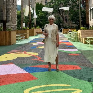 Virginie Vandelac Instagram - My mom my fashion design & art model !! @vandelacfrancine a fait don de pièces de son art au Musée McCord pour qu’elle puissent être préservées dans notre héritage mode Québécois ! Nous y faisons donc une petite visite en vu de cette soirée des donateurs. Je suis ta fan #1 maman 🤍🤍🤍