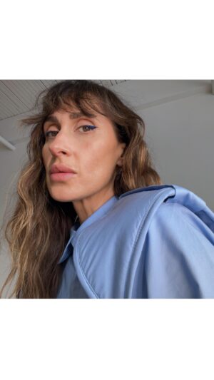 Virginie Vandelac Instagram - Parce qu’on a jamais assez de TRUCS pour réussir sa ligne de liner !!! 
Voilà un autre de mes tips pour t’aider et ce avec le nouveau skiny liner de @pupamilanocanada . 
 
Dispo chez @pjcjeancoutu 
 
#hackliner #eyelinerhacks #eyelinertips #partenariat #longwearliner