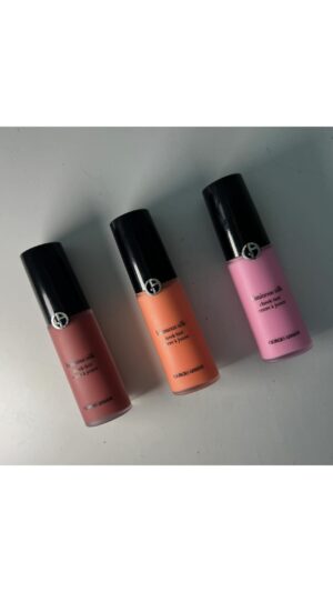Virginie Vandelac Instagram - Blush x Blush x Blush 
Prune x pêche x rose
et quelques autres petites étapes pour ce look tout en joues !! 

Produits utilisés : 
Liquid blush @armanibeauty 
Les teintes sont inscrites dans mon shopmy (portés récemment) 
Base blanche et mascara brun @maccosmeticscanada 
Référence dans mon shopmy 
Brillant à lèvres repulpant Élégance @watierofficial