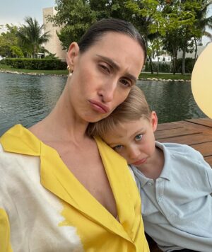Virginie Vandelac Instagram - Si bien dans notre petite bulle familiale 🤍✨