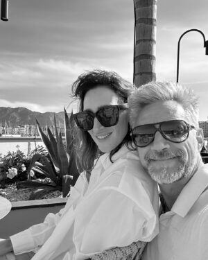 Virginie Vandelac Instagram - 1-@domrebel
2-le béret que j’ai failli m’acheter 
3-jet lag & happy 
4-ca aide pas le jet lag
5-mais ça oui 
6-brainstorm créatif / connection et juste profiter du moment avec lui