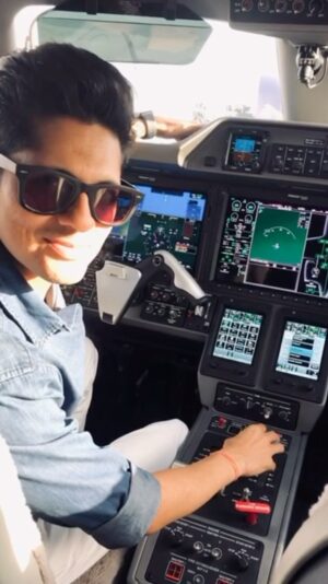 Vishal Malhotra Instagram - My Love for Aviation ❤️

#love #hobby #passion #aviation