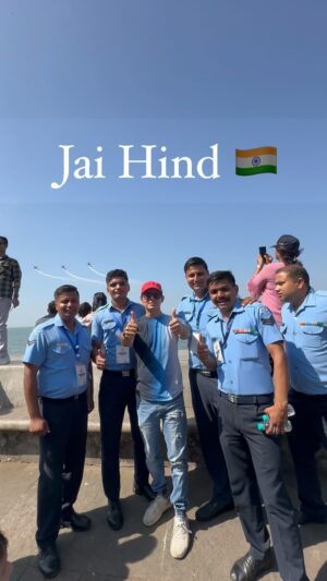 Vishal Malhotra Instagram - Air show in Mumbai was outstanding!
Salute to our Amazing talented pilots and The Indian Airforce.
I salute you.
JAI HIND 🇮🇳 
Also a huge thank you to the @mumbaipolice 

#airforce #mumbai #iaf #sukhoi #fighterplanes #airplanes #aviation