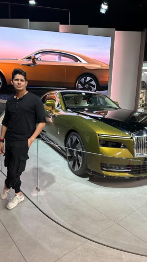 Vishal Malhotra Instagram - For all my BMW lovers. Here’s a treat for you with all the BMW cars in the world today at the BMW Museum in Munich. Enjoy !!
[ BMW Car Cars Love Vishalmalhotra Actor Actorlife Travel Munich Germany Auto ]