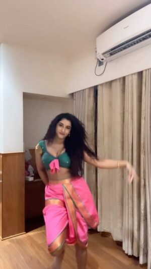 Vishnupriyaa bhimeneni Instagram - Just reeling before the main blast 🥰😝 

#vishnupriyaab #pushpa2 #alluarjun #rashmika #sukumar #tollywood #bollywood #trending