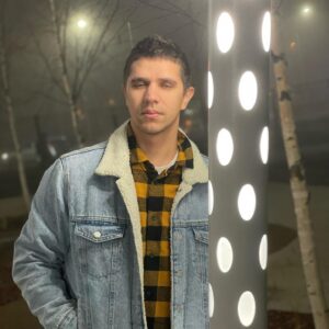 Vitaliy Ulivanov Instagram - 1-2-3 ❓
По-моему выбор очевиден 😄
Осваиваю территорию, возле нашего с @alexandra.goroshko нового уютного гнездышка 🤞🏻
Интересно посмотреть?😏