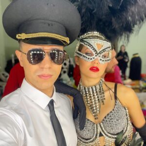 Vitaliy Ulivanov Instagram - Напоминаю, что сегодня вы включаете СТС в 23:00 и смотрите Маска.Танцы 😀
Будет всё! И перья и пилоты и даже гондольер со своей гондолой 😂
Страсти накаляются🙈 Первые травмы на проекте, новые персонажи, а нервы не выдерживают даже у балета, будем прыгать со сцены аки суецидники 😅
Приятного просмотра 🤓