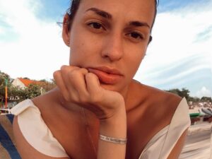 Vitaliya Gospodarik Instagram - Доллар 72
Евро почти 82

Сижу вот о России думаю.⠀
О курсе доллара.⠀
О курсе евро.⠀
О президентском обнулении. ⠀
О грядущей коронации.⠀
О коронавирусе. ⠀
⠀
P.s.Коронавирус и коронация весьма созвучны, совпадение?! Не думаю! #виталиягосподарик