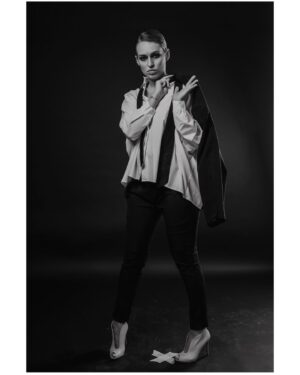 Vitaliya Gospodarik Instagram - ❗️Хочется все писать КАПС ЛОКОМ, чтобы был ясен градус моего бешенства и агонии❗️
⚡️НовостиСегодня⚡️
78-летнего Народного Артиста доставили в больницу в Коммунарке, с подозрением на коронавирус, важная ремарка: Л.В.Л. привезли вместе с супругой, с которой несколько дней назад он вернулся из Италии после празднования своего ДНЯ блять РОЖДЕНИЯ ❗️❗️❗️
Хочется спросить вы совсем ебанулись или да???? Ну серьезно, полететь отмечать свой 78 день рождения в ПАНДЕМИЮ коронавируса во всем мире, в страну, где люди десятками умирают каждый день, где самый высокий процент смертности на площадь населения, находясь в группе риска по возрасту, очень важно полететь в Италию именно сейчас!!!!!!?????
Насколько надо не бояться ни бога, ни черта и быть уверенным в своих миллионах!???? ❗️Только миллионы не спасут перед неосязаемой болезнью, также , как не спасут от невидимой радиации, так же как не откупят от смерти❗️
Хер с ним с вашим здоровьем, с вашей безопасностью, с вашей жизнью, ЛЮДИ, люди, которые вас обслуживают, везут вас на ваших частных самолетах и работают с вами, они простые люди без миллионов и недвижимости заграницей, они заражаются от вас, а после полета пойдут в магазин «Пятерочка» и «Вкусвилл» и мы, такие же простые люди, там с ними будем стоять в одной очереди, они будут чихать и кашлять, а потом мы принесем домой из магазина все это великолепие и все.... цепочка пошла дальше, ящик Пандоры открыт!!!!!
Мы, простые люди собираем своими силами средства и волонтерскую помощь для закупки продуктов и необходимых товаров для пенсионеров сидящих дома, потому что карантин и пандемия вируса, отправляем самолеты в Италию, чтобы помочь людям выжить, а отдельная категория людей пирует во время чумы❗️
Почему эти люди решили, что все можно купить, с чего решили, что деньги можно есть??
Мы можем в УБЫТОК себе побыть дома, чтобы не распространять вирус и оборвать цепочку, можем посидеть на карантине недельку другую за свой счет в своей квартире 33м2!

Так почему же вы блять, в своих дворцах, домах и на своих лужайках, с конюшнями и гольф полями не можете, вы что не можете вытащить шизлонг и положить свою задницу на него и попивать коктейль никуда не вылетая???