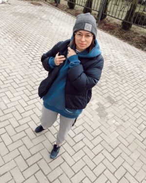Vitaliya Gospodarik Instagram - Расскажите о своих самых любимых занятиях на карантине?)
Времени то освободилось вон сколько😂 Кому что нравится делать или не делать?) #виталиягосподарик