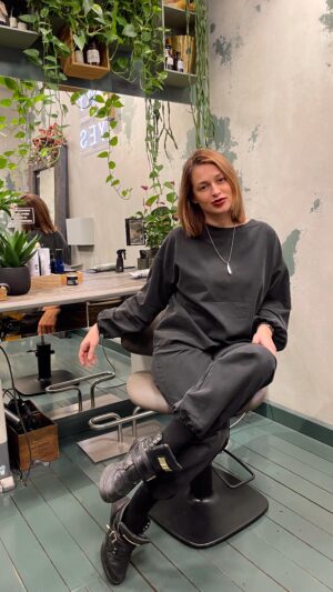 Vitaliya Gospodarik Instagram - Доброе утро))) а это я после выходного еду на работу к 9:50 и нежно встречаю, клиентку, которая записалась на 10:00 и опаздывает😁 #виталиягосподарик 
#доброеутро