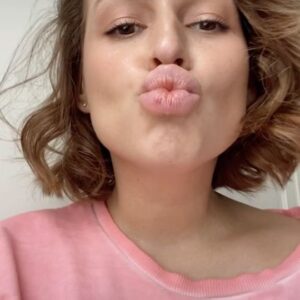 Vitaliya Gospodarik Instagram - Всех крепко целую, дистанционно конечно же, ибо соблюдаю меры предосторожности ☺️☺️☺️Я приготовила кое - что интересненькое для вас) завтра выложу😘☺️ #виталиягосподарик
