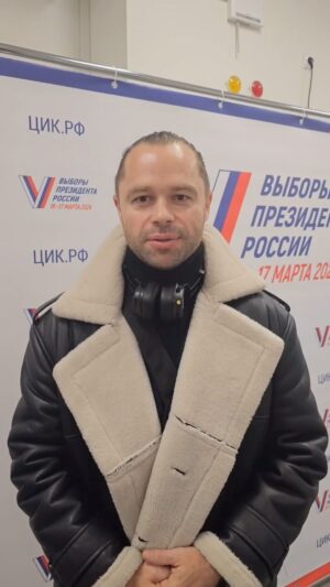 Vitaly Gogunsky Instagram - Голосуем на выборах России 2024🇷🇺
#гогунский #кузяунивер #гогунскийлайф