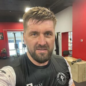 Vitaly Minakov Instagram - Спорт с утра - лучшее начало дня!  С чего начинается ваш день?