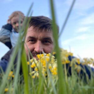 Vitaly Minakov Instagram - Май.  В старину этот месяц называли «травен», «травный», это самый зелёный месяц года.Последний месяц весны -месяц подлинного расцвета живой природы.