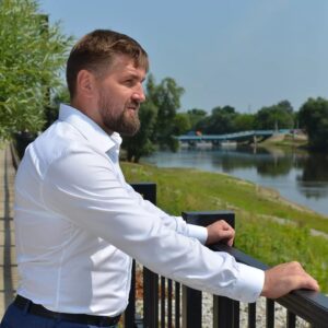 Vitaly Minakov Instagram - Сегодня знаменательный день в истории нашей страны и нашего региона. В этот день много лет назад наш земляк, легендарный монах-воин Пересвет проявил силу и мужество на Куликовом поле. С победы в Куликовской битве начался отсчет новой русской истории, истории государства, свободного от монголо-татарского ига, страны сильных духом и непоколебимых людей. Мы являемся наследниками Пересвета и живем в славном краю с богатой историей. Наша задача - помнить и свято чтить подвиги земляков, быть достойными потомками наших великих дедов и прадедов, любить свою малую родину, знать ее традиции и историю, уметь их защищать и сохранить для последующих поколений.