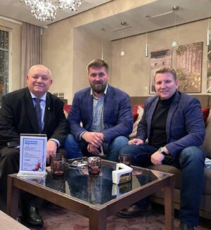 Vitaly Minakov Instagram - Рабочий визит в Город Герой Волгоград оказался продуктивным и полным интересных встреч! Что-то мне подсказывает, что 2022 год станет удачным для Волгограда в части развития  борьбы Самбо и единоборств в целом! @sambo.federation @rusal_volgograd @rusal_com